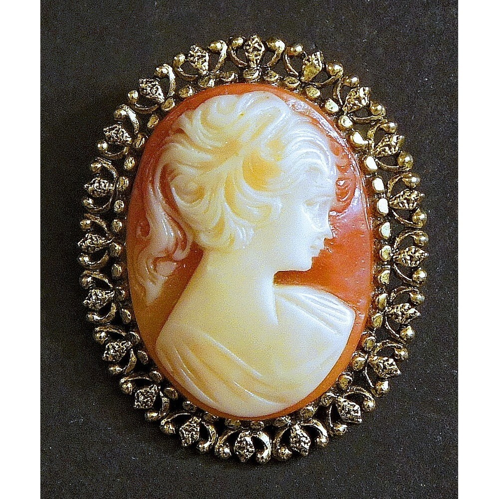 Vintage Gerry's Cameo Brooch – Ornate Gold Victorian Pendant